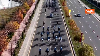 Papa Leone in Turchia per il suo primo viaggio apostolico, la stretta di mano con Erdogan