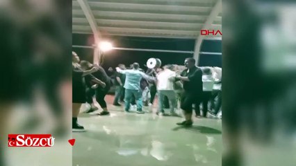 Sağanakla düğün pisti suyla doldu, davetliler aldırmadan oynadı