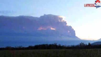 Russia, le ceneri del vulcano Bezymianny fanno scattare il codice rosso per i voli