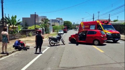 Ultrapassagem e conversão à esquerda: Carro e moto batem no Parque São Paulo