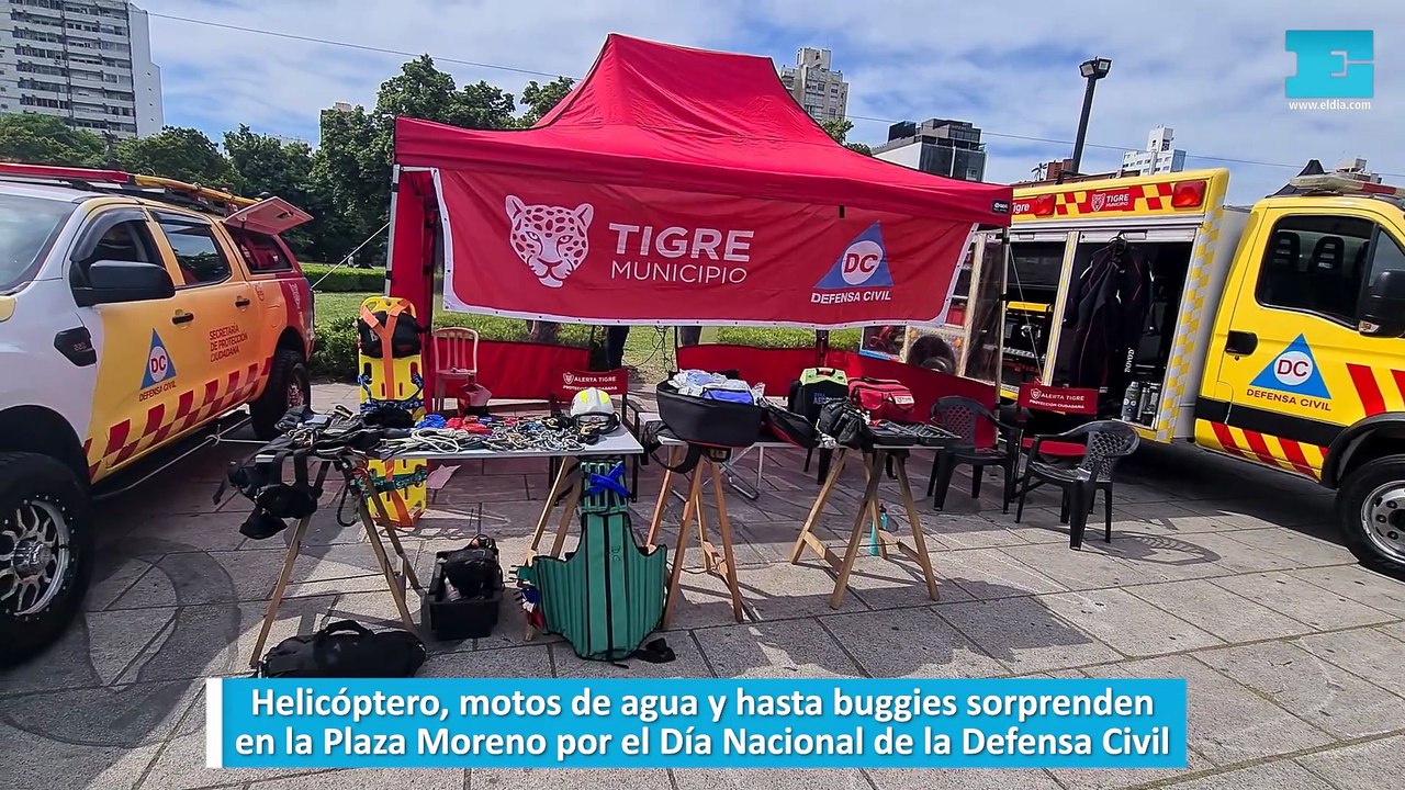 Helicóptero, motos de agua y hasta buggies sorprenden en la Plaza Moreno por el Día Nacional de la Defensa Civil