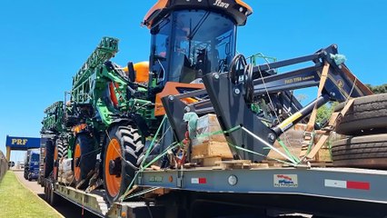 Caminhão é retido pela PRF ao transportar pulverizadores agrícolas de forma irregular na BR-277, em Cascavel