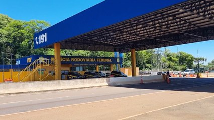 Mais um caminhão com pneus carecas é barrado pela PRF na BR-277, em Cascavel