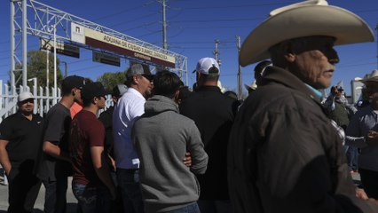 Agricultores relizan bloqueos en aduanas del norte de México