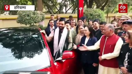 गुरुग्राम में खुल गया टेस्ला का सेंटर, शुभारंभ कर कार में बैठे CM, बोले - निवेशकों का हब बना हरियाणा