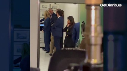 La llegada de Mazón al pleno de investidura de Pérez Llorca