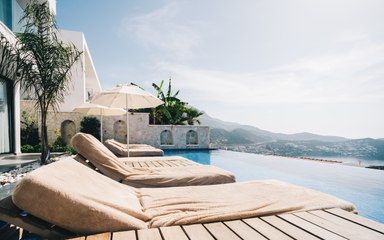 Hotel di lusso: le 16 strutture italiane nella nuova guida per il 2026