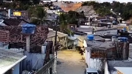 Operação Policial Contra Toque de Recolher no Bairro do Ibura em Recife: Confronto, Prisões e Baixas