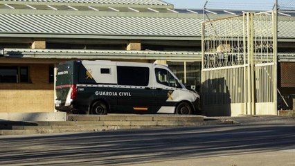 Así ha entrado el furgón en Soto del Real con Ábalos y Koldo García en su interior