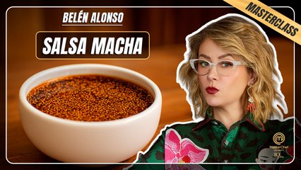 Salsa macha casera con chiles, maní y ajonjolí