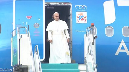 교황 레오 14세, 첫 해외 순방지 튀르키예 도착..."안정·화해 원천 되길" / YTN