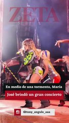 María José canta bajo la lluvia en Tijuana