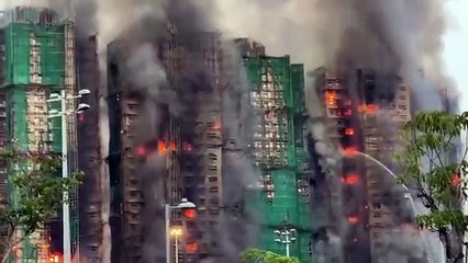 Grave incendio en complejo habitacional de Hong Kong.