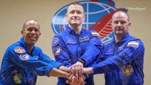 Lançamento cheio de simbolismo leva três astronautas à Estação Espacial Internacional
