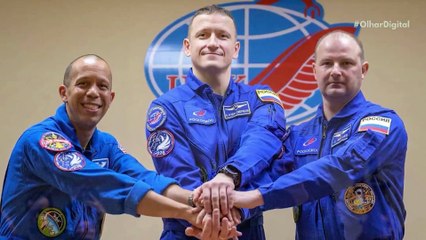 Lançamento cheio de simbolismo leva três astronautas à Estação Espacial Internacional