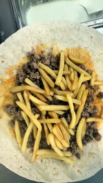 French Tacos Viande Tenders Sauce Algérienne & Biggy & Gruyère. #BR3 #tacos #FrenchTacos #eating #halal