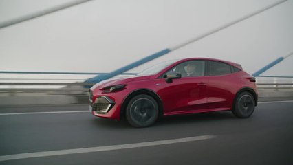 Renault Clio full hybrid E-Tech Esprit Alpine Design in Absolute Red Driving Video