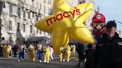 Parata del Giorno del Ringraziamento di Macy's: Buzz Lightyear e Pac-Man sorvolano New York gelida