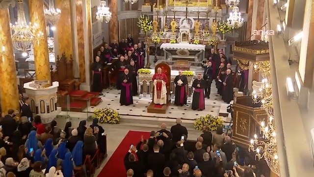 Papa İstanbul'a geldi: Kutsal Ruh Katedralini ziyaret etti