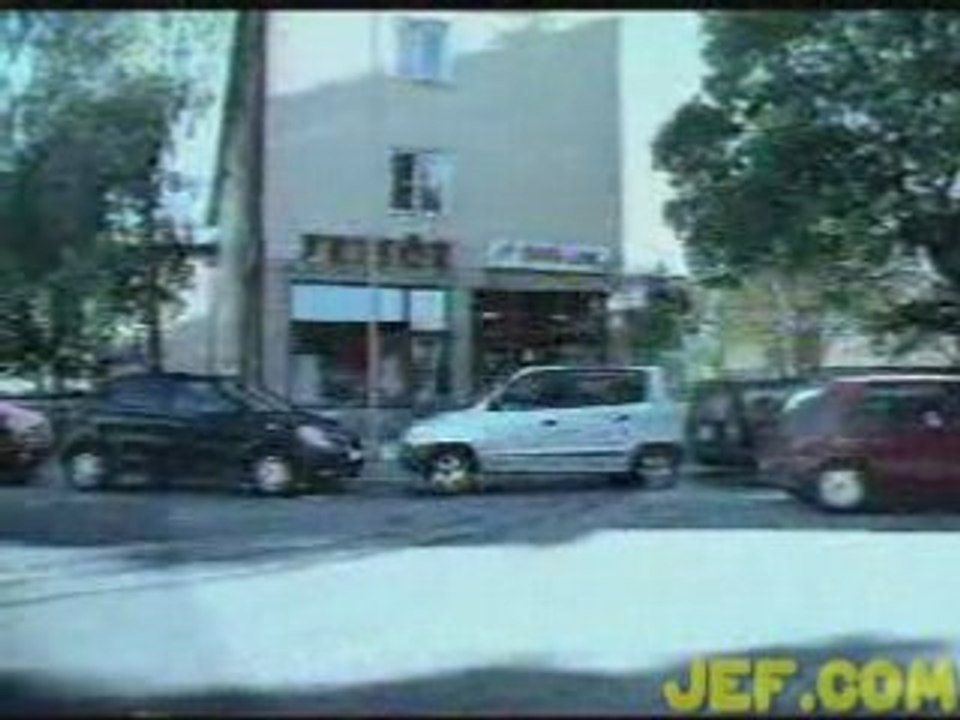 Woman parks her car like a maniac! Crazy parking!