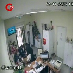 İstanbul Pendik'te Muhtarlık Binasında Kavga! Muhtar ve Vatandaş Birbirine Girdi