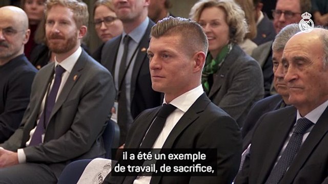 Toni Kroos décoré par son pays au Bernabéu, Pérez lui rend hommage