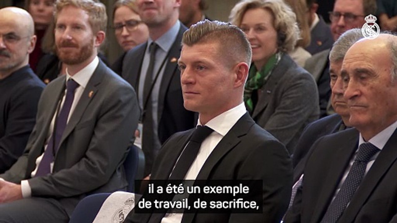 Toni Kroos décoré par son pays au Bernabéu, Pérez lui rend hommage