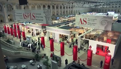 Salão de antiguidades em Moscovo expõe obras de arte sobre o Oriente