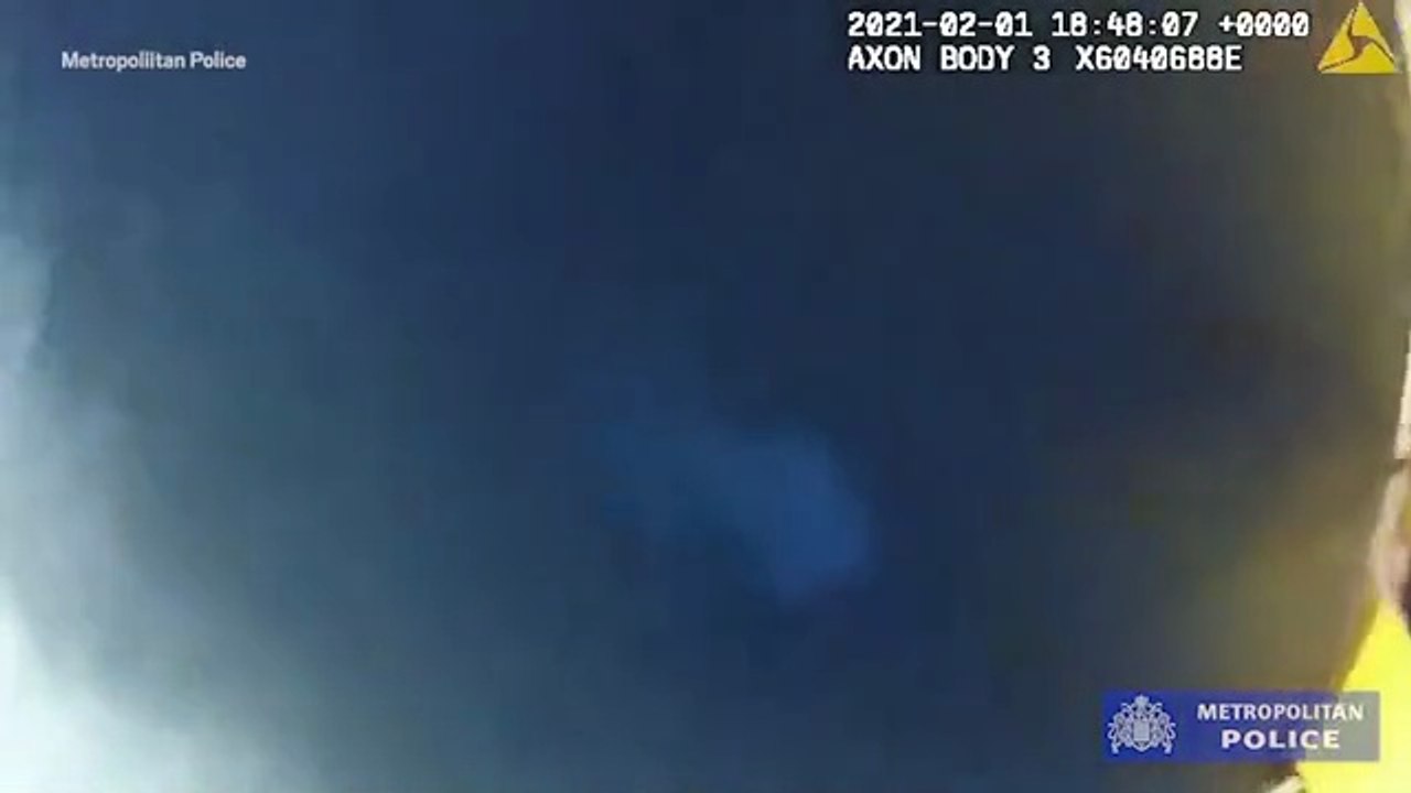 Opt români, printre care și un minor și de 15 ani, ținuți în sclavie la o spălătorie auto din Anglia. Adolescentul a fost cel care i-a salvat pe toți