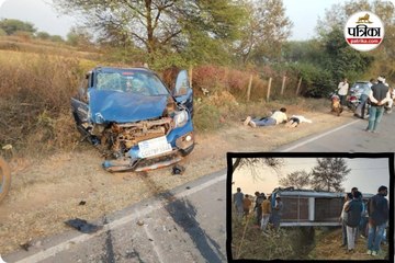 बीच सड़क में पलटी बस