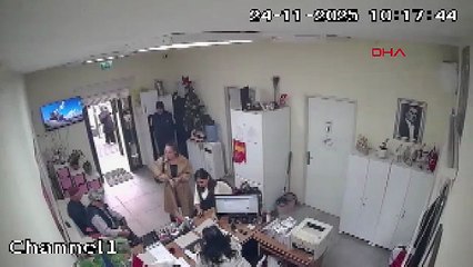 Kadın muhtardan ret cevabı aldı, tekme tokat saldırdı!