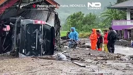 Le immagini aeree mostrano la devastazione causata da alluvioni lampo e frane in Indonesia