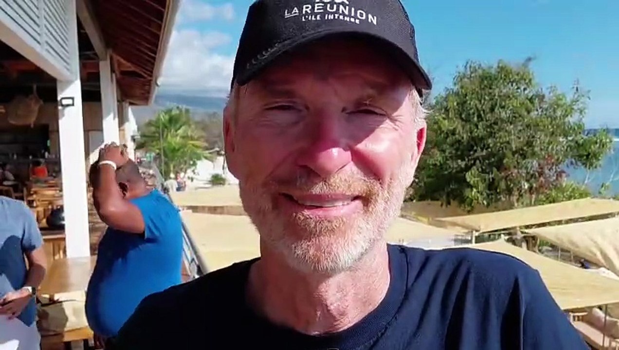 Denis Brogniart au départ de la 0-3000 sur l'île de La Réunion