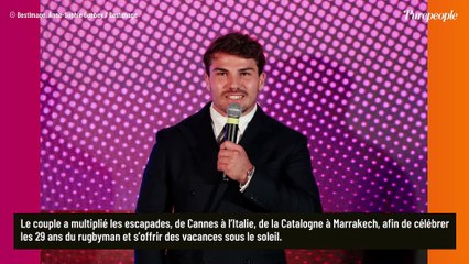 Eloigné des terrains mais proche d'Iris Mittenaere, Antoine Dupont a profité de la jolie Miss pendant sa convalescence