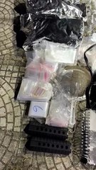 Mulher tenta fugir de cerco da PM, cai de escada e vai parar em UPA; drogas são apreendidas