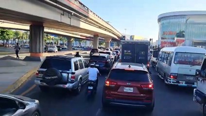 Viernes Negro inicia con largas filas y tránsito paralizado desde primeras horas