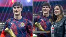 Chivas da reconocimiento a 'Hormiga' González por el campeonato de goleo en el Apertura 2025 con una bota de oro