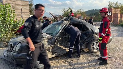 Park halindeki araca çarpan otomobilin sürücüsü öldü