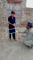 “Small Child Ko Khana Diya | Emotional & Viral Helping Humanity Video”