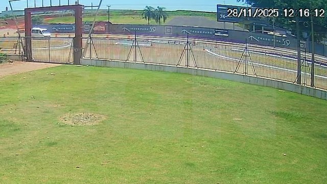 Carro e caminhão se envolvem em colisão frontal na BR-369, em Cascavel