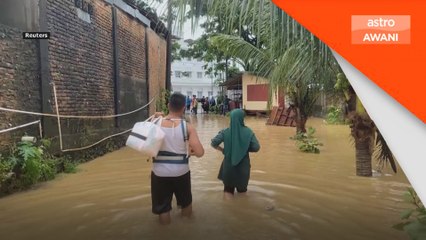 Penduduk terjejas banjir di Sumatera terpaksa bergelut untuk mendapatkan keperluan asas