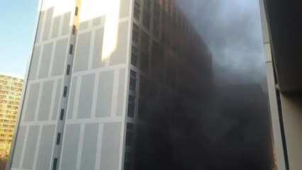 경기 수원 오피스텔 지하주차장 화재...한때 대응 1단계 발령 / YTN