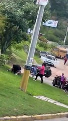 Conductores se 'trompean' en plena calle: quebraron los vidrios de sus vehículos