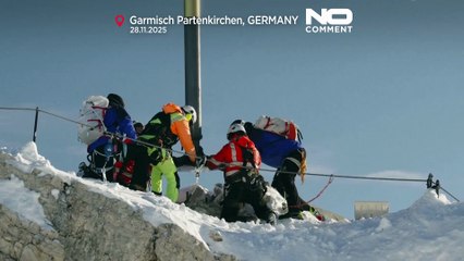 Almanya'daki Zugspitze'nin yenilenen zirve haçı tam restorasyon sonrası yerine döndü