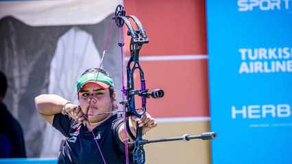 Andrea Maya Becerra es reconocida por su desempeño en tiro con arco durante el Premio Nacional de Deportes 2025
