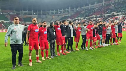 Amedspor galibiyeti "Diren Ha Diyarbekir" ile kutladı