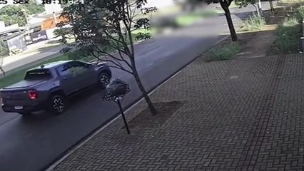 Motociclista morre enroscado em fios soltos na cidade de Maringá (PR)