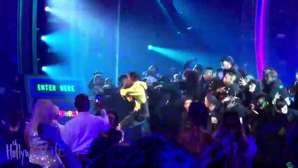 Kylie Jenner Watches Travis Scott Perform Sicko Mode At MTV VMAS 2018 EXCLUSIVE | Hollywoodlife