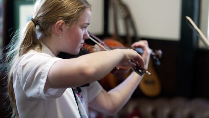 Music teachers fear loss of specialist assessors in tests by Australian Music Examinations Board