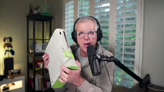 Major Nelson Shows His Rare Xbox 360 Souvenirs Unlocked Clips